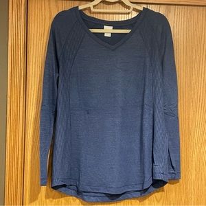 Chico’s Zenergy lightweight v-neck shirt, Sz 1 (US 8/10)